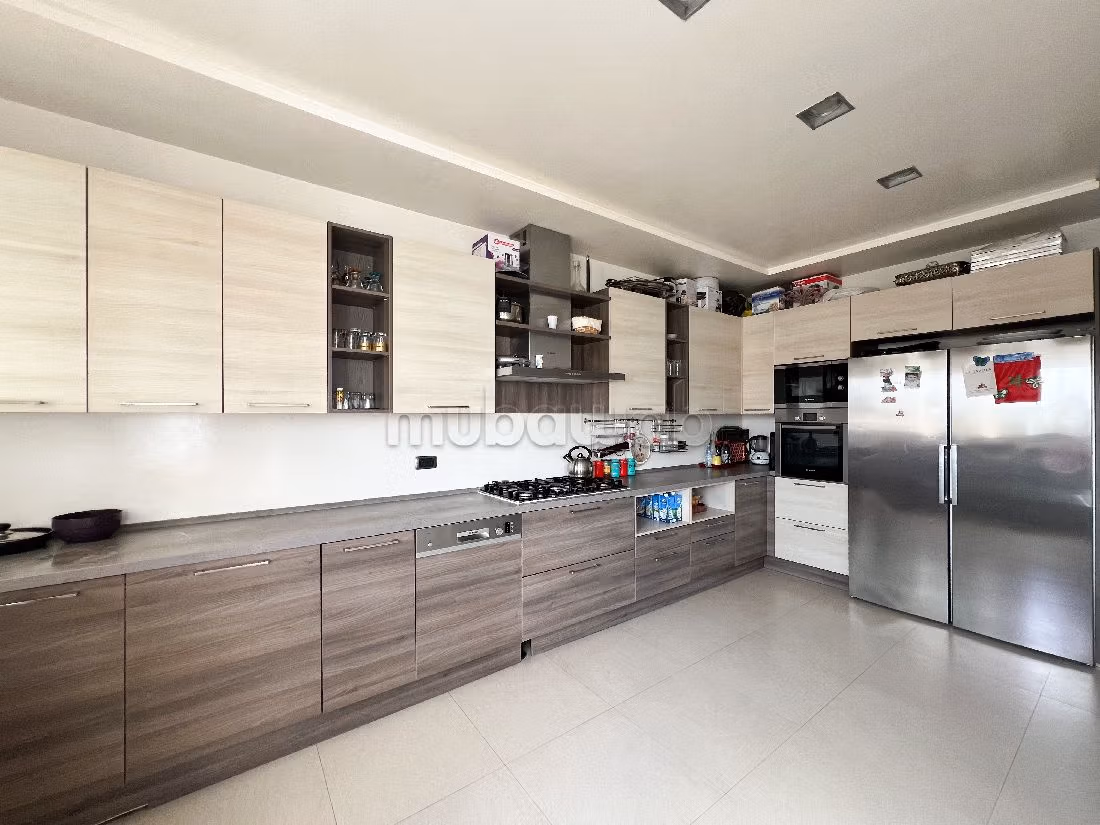 Appartamento da acquistare. 3 belle camere da letto. Servizio di concierge e piscina. 