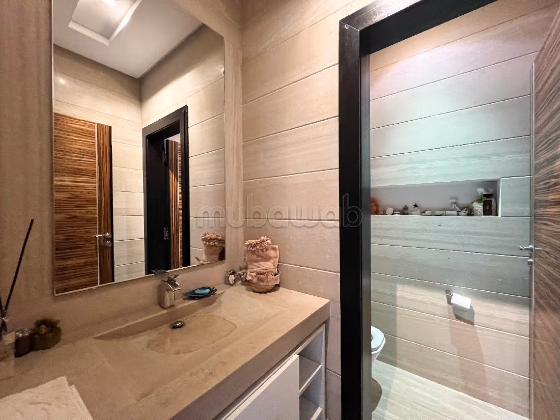 Appartamento da acquistare. 3 belle camere da letto. Servizio di concierge e piscina. 