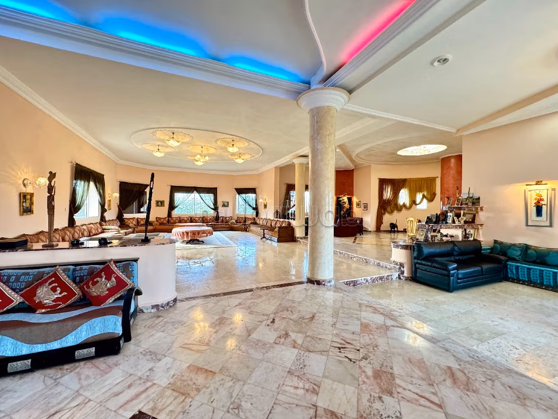 منزل رائع للبيع ببوسكورة. 10 قطع. مسبح ، مكيف هواء. 