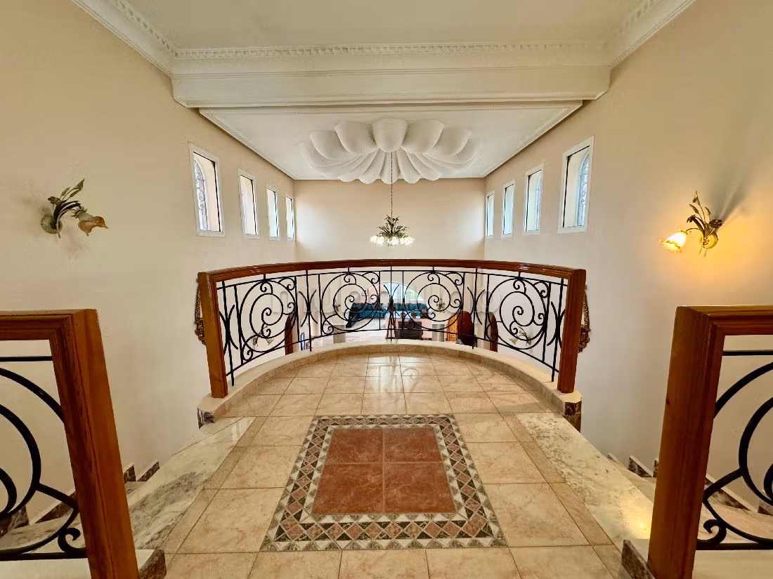 منزل رائع للبيع ببوسكورة. 10 قطع. مسبح ، مكيف هواء. 