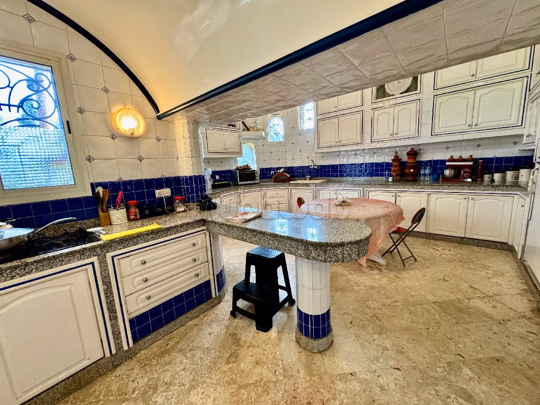 منزل رائع للبيع ببوسكورة. 10 قطع. مسبح ، مكيف هواء. 