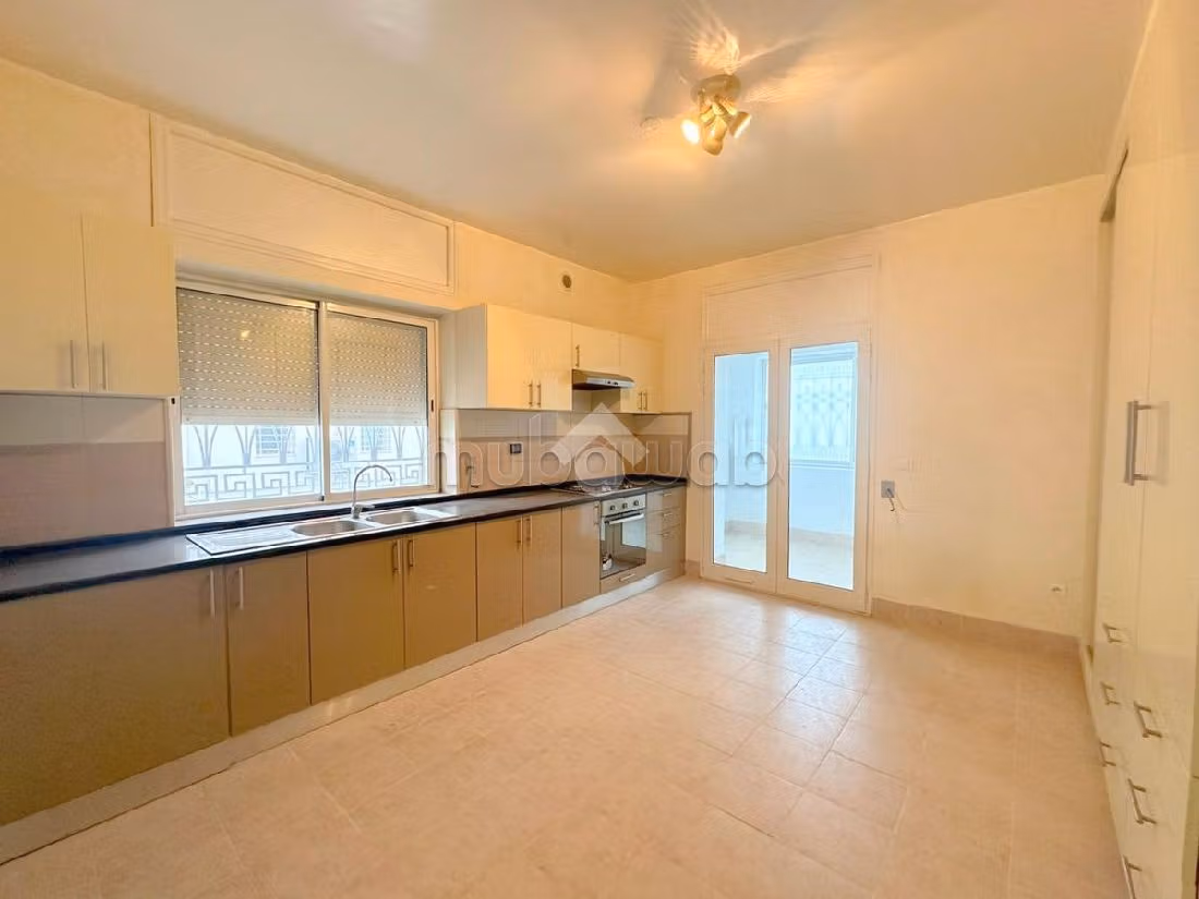 Fabulous villa for rent in Les Berges Du Lac 2. Total area 280 m². Cellar, Large terrace