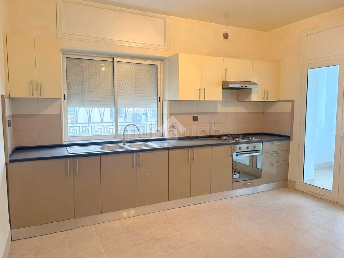 Fabulous villa for rent in Les Berges Du Lac 2. Total area 280 m². Cellar, Large terrace