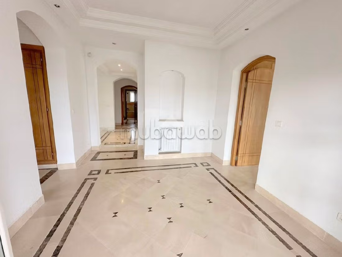 Fabulous villa for rent in Les Berges Du Lac 2. Total area 280 m². Cellar, Large terrace