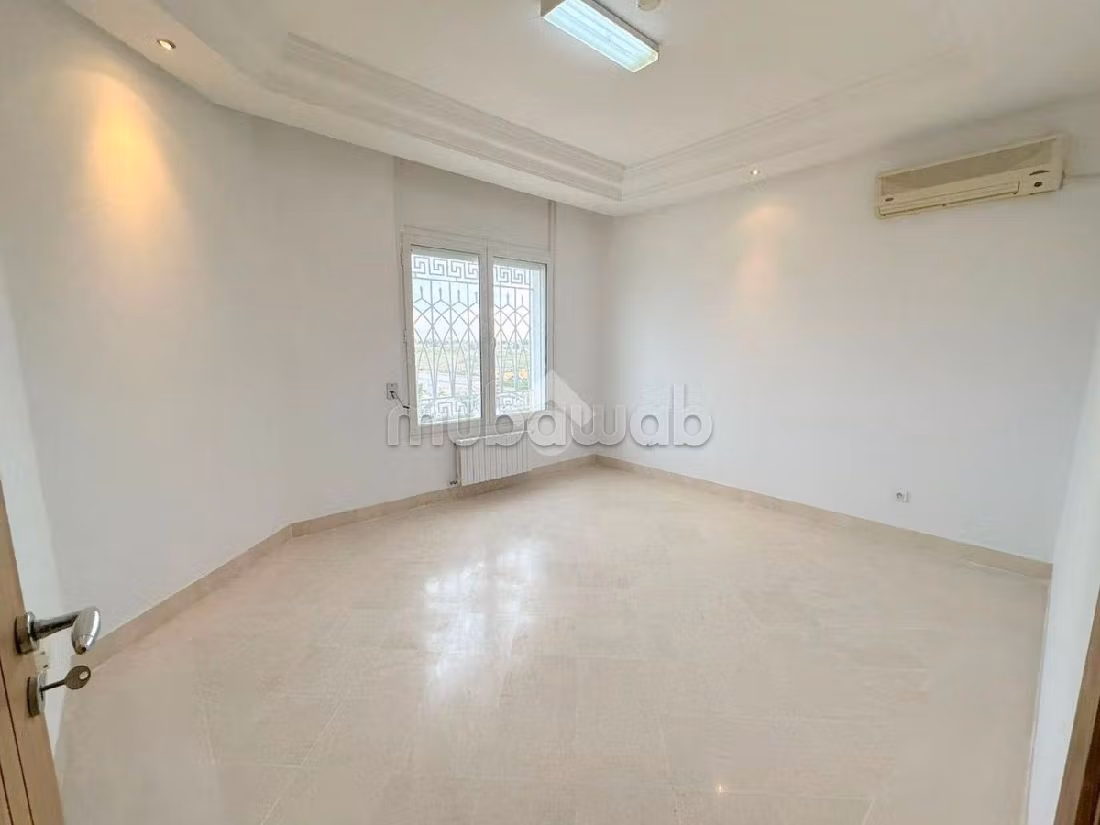 Fabulous villa for rent in Les Berges Du Lac 2. Total area 280 m². Cellar, Large terrace