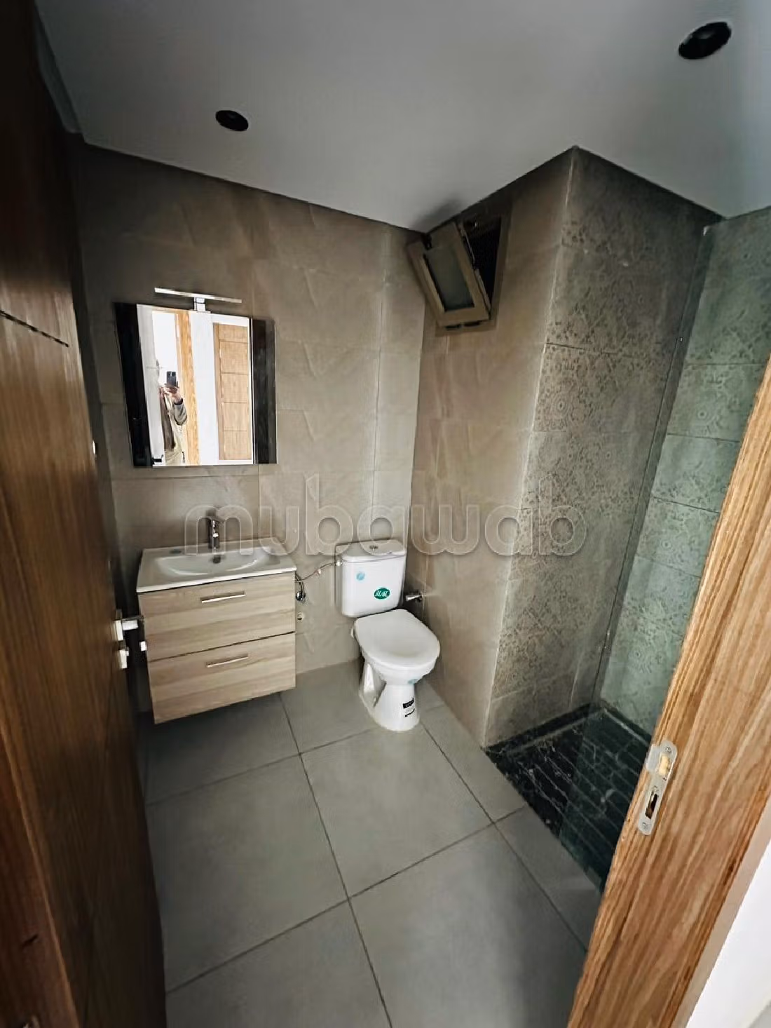 شقة للكراء بسلا الجديدة. 2 غرف جميلة. مطبخ مجهز. 