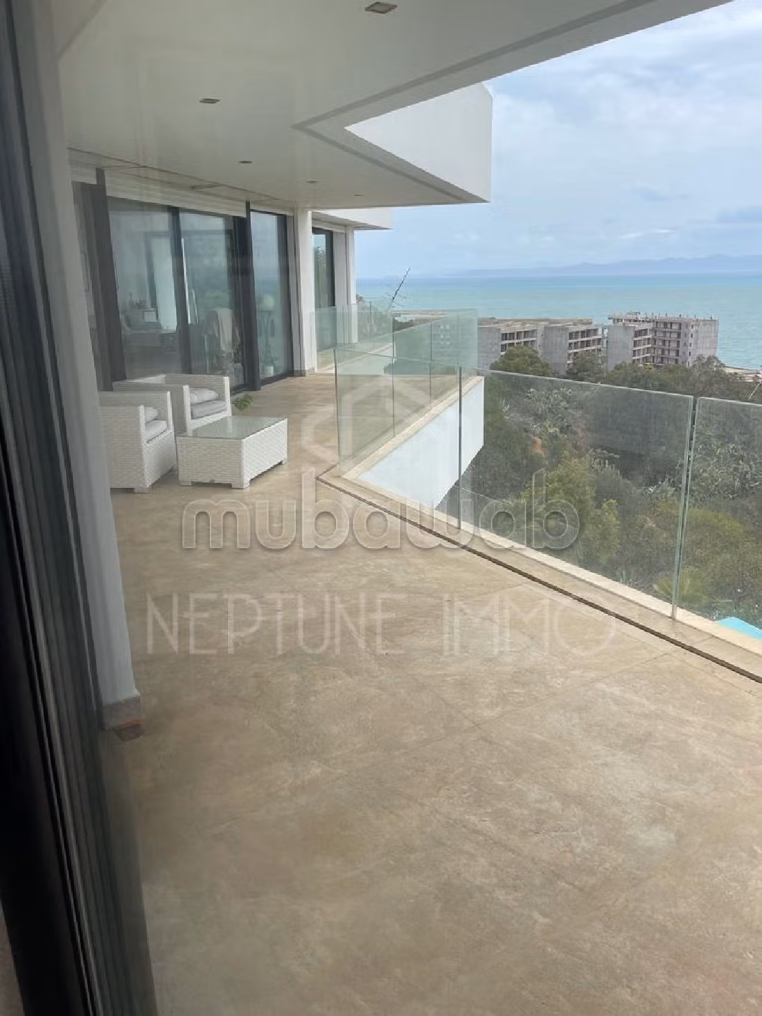 Villa avec piscine et vue imprenable sur la mer