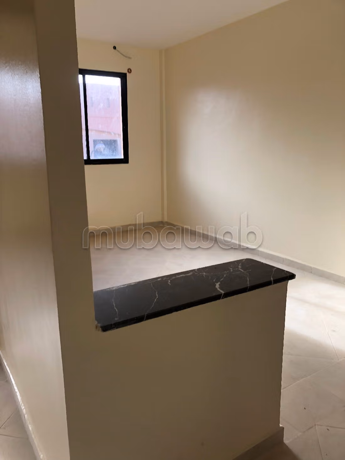 شقة للبيع بطريق اسفي. 4 غرف. شرفة وحديقة. 