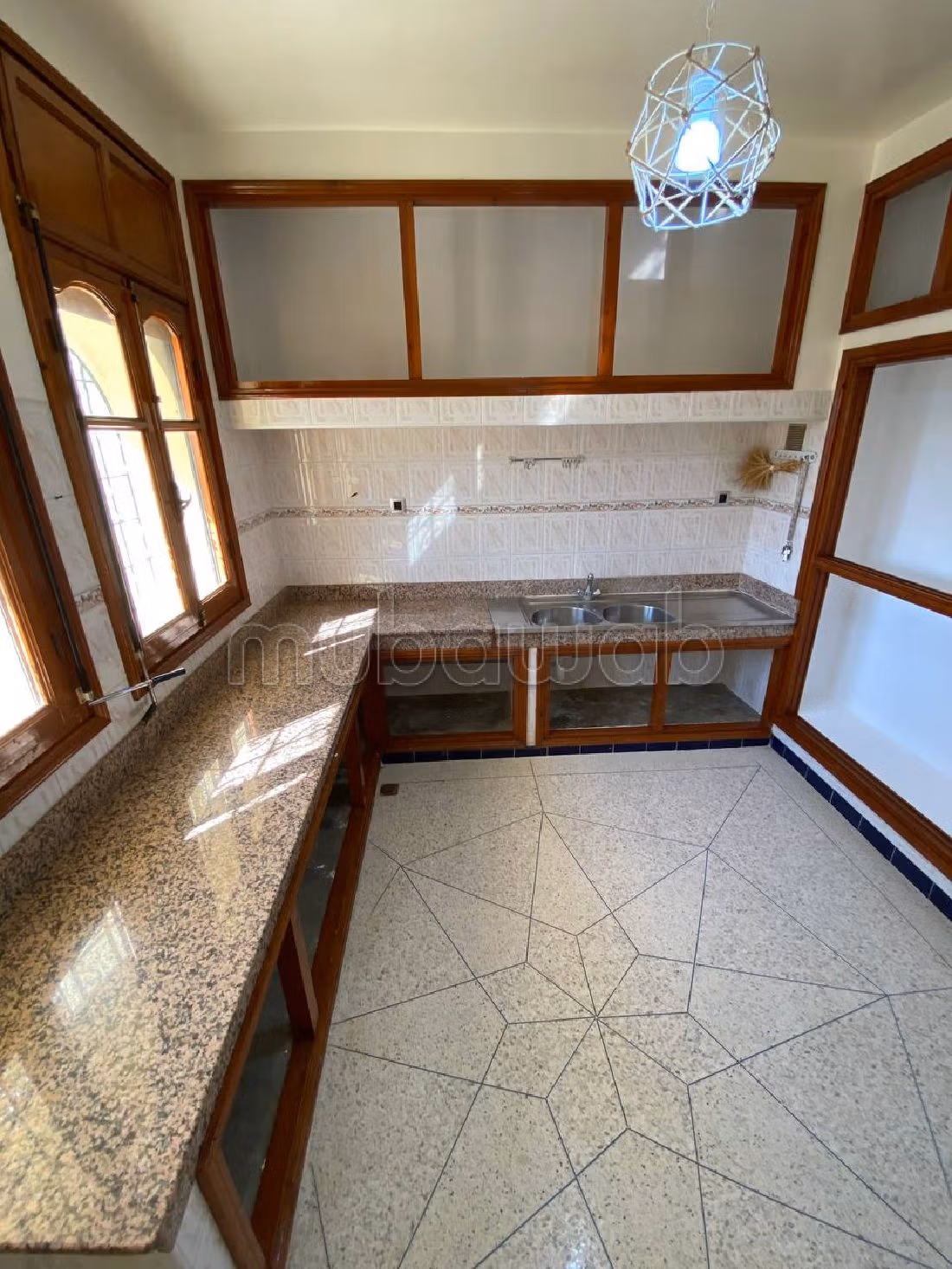 منزل ممتاز للبيع ب المحاربين القدامى. 14 قطع. صالون مغربي تقليدي ، إقامة آمنة