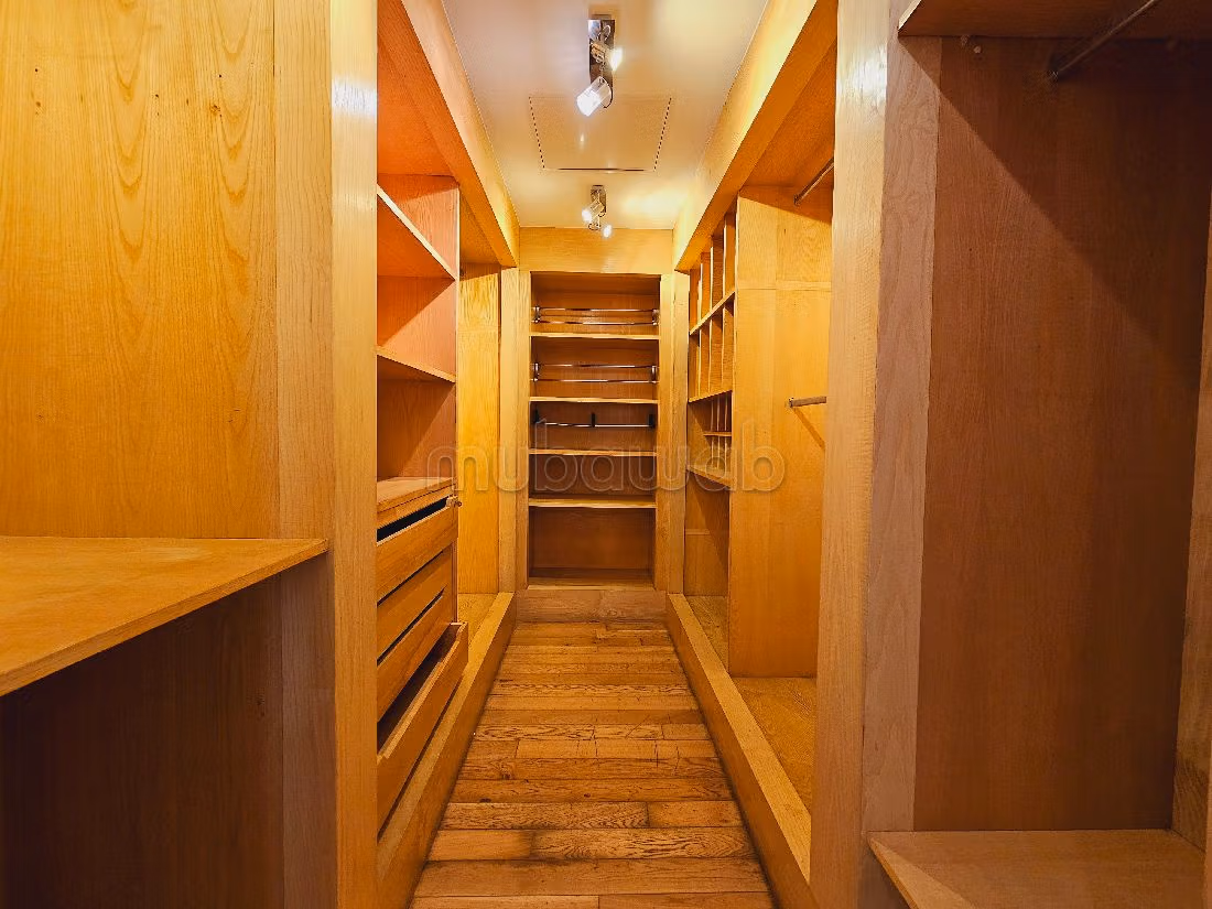 Appartement à Vendre de 269.0 m² à Casablanca, Mandarouna