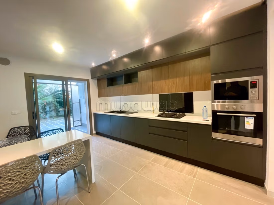 Bellissimo appartamento in affitto a Gammarth Supérieur. 2 belle camere da letto. Ammobiliato
