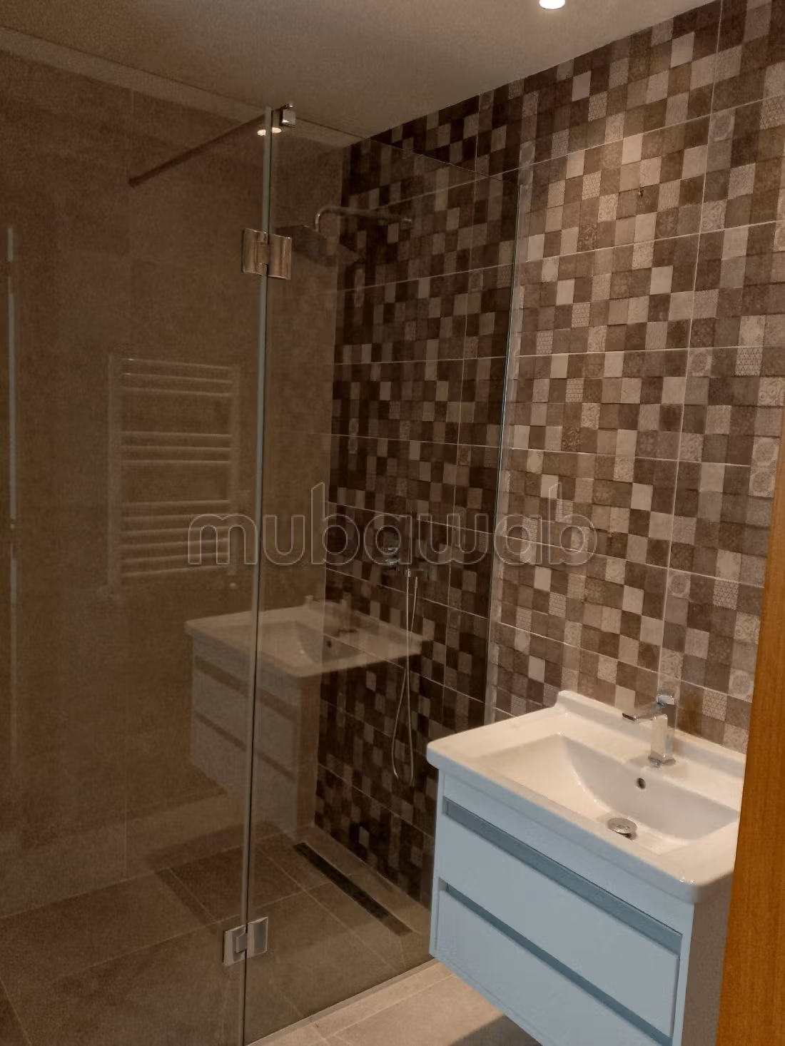 A vendre une villa luxueuse avec jardin au lac2