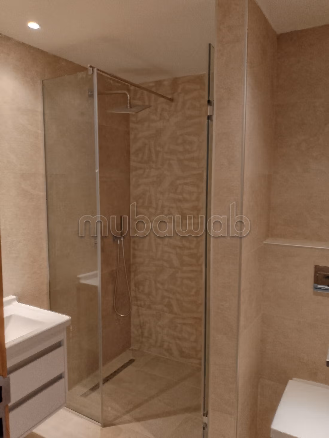 A vendre une villa luxueuse avec jardin au lac2