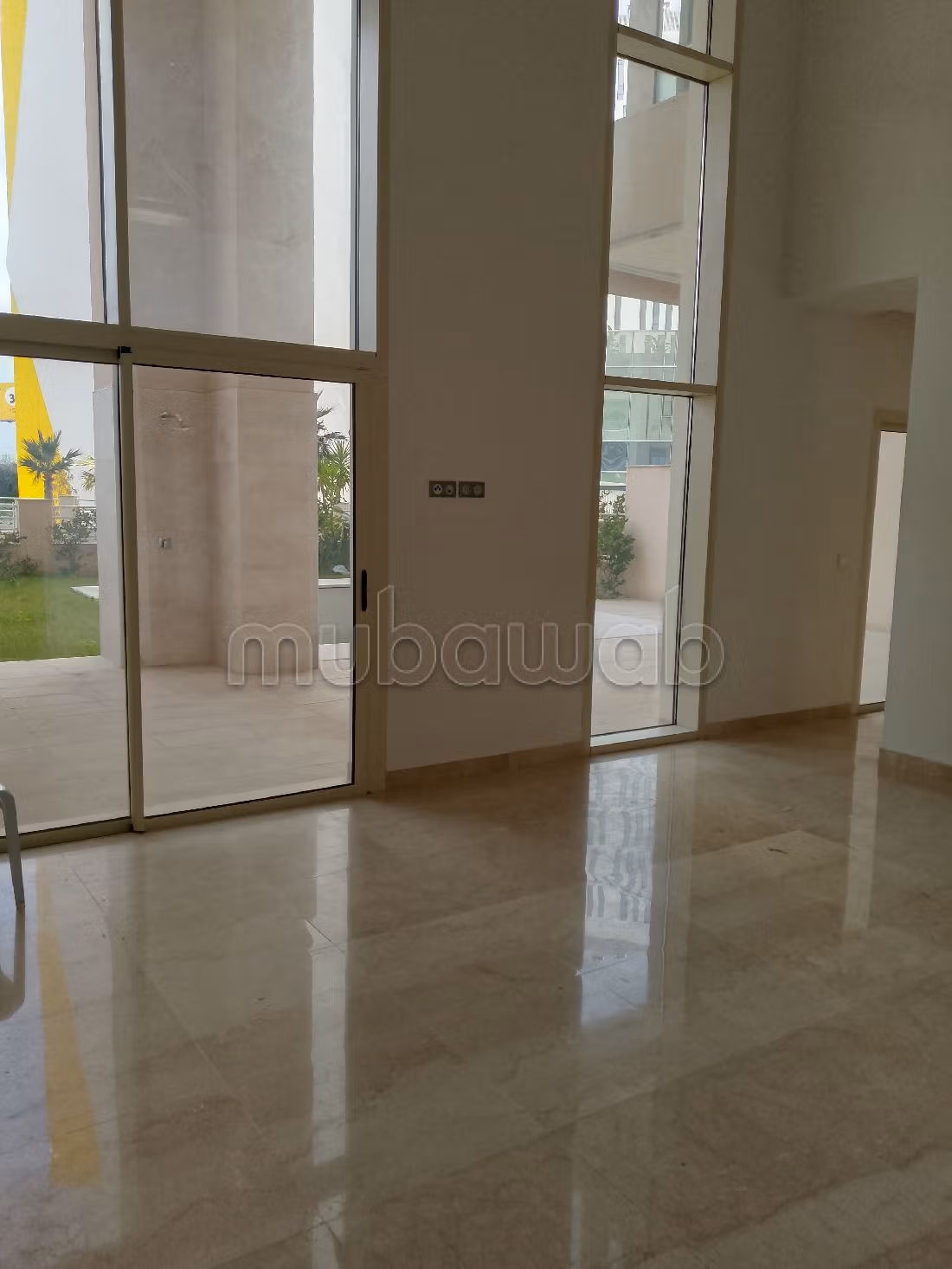 A vendre une villa luxueuse avec jardin au lac2