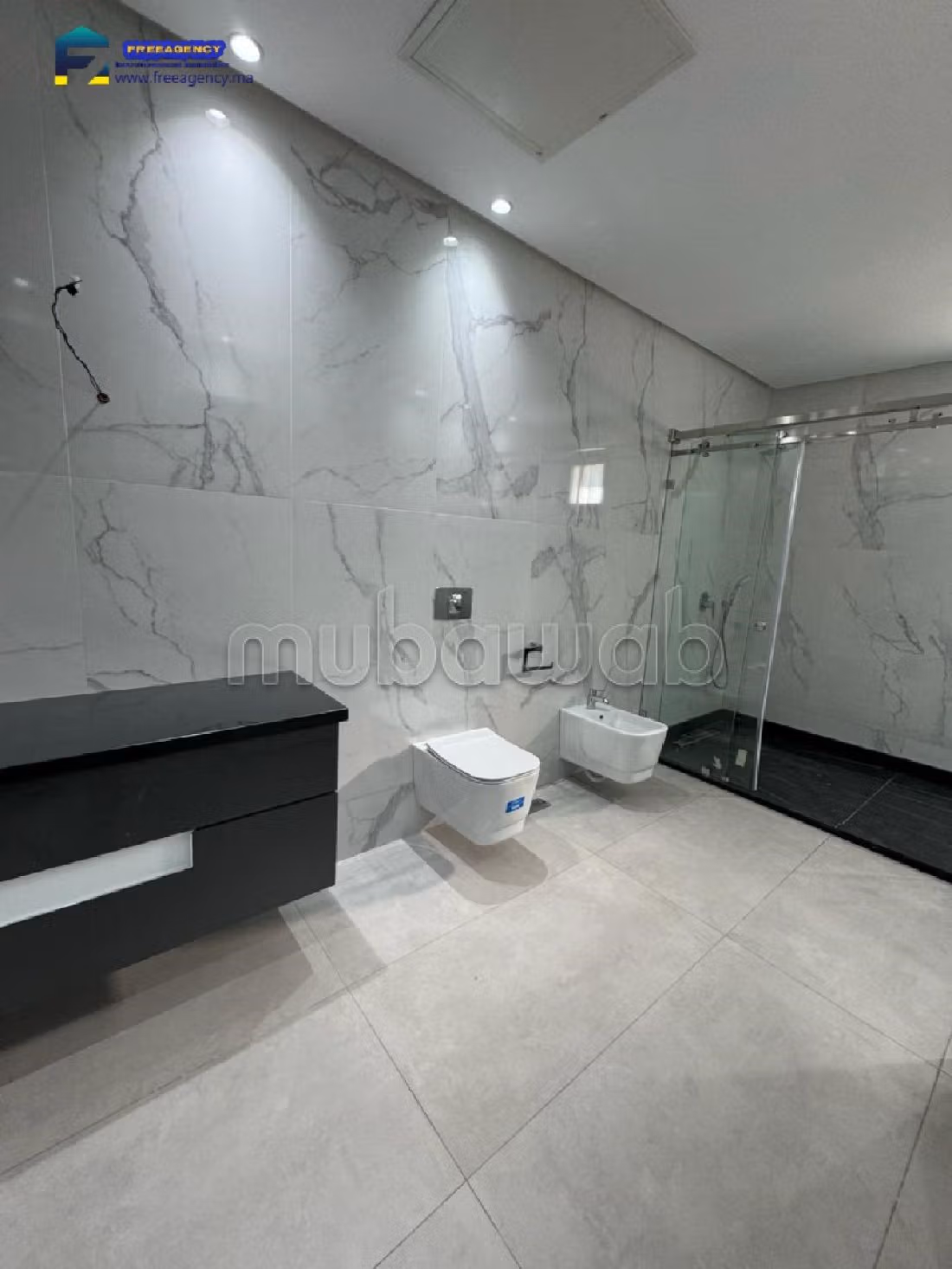 Villa en vente avec piscine privée en bord de mer