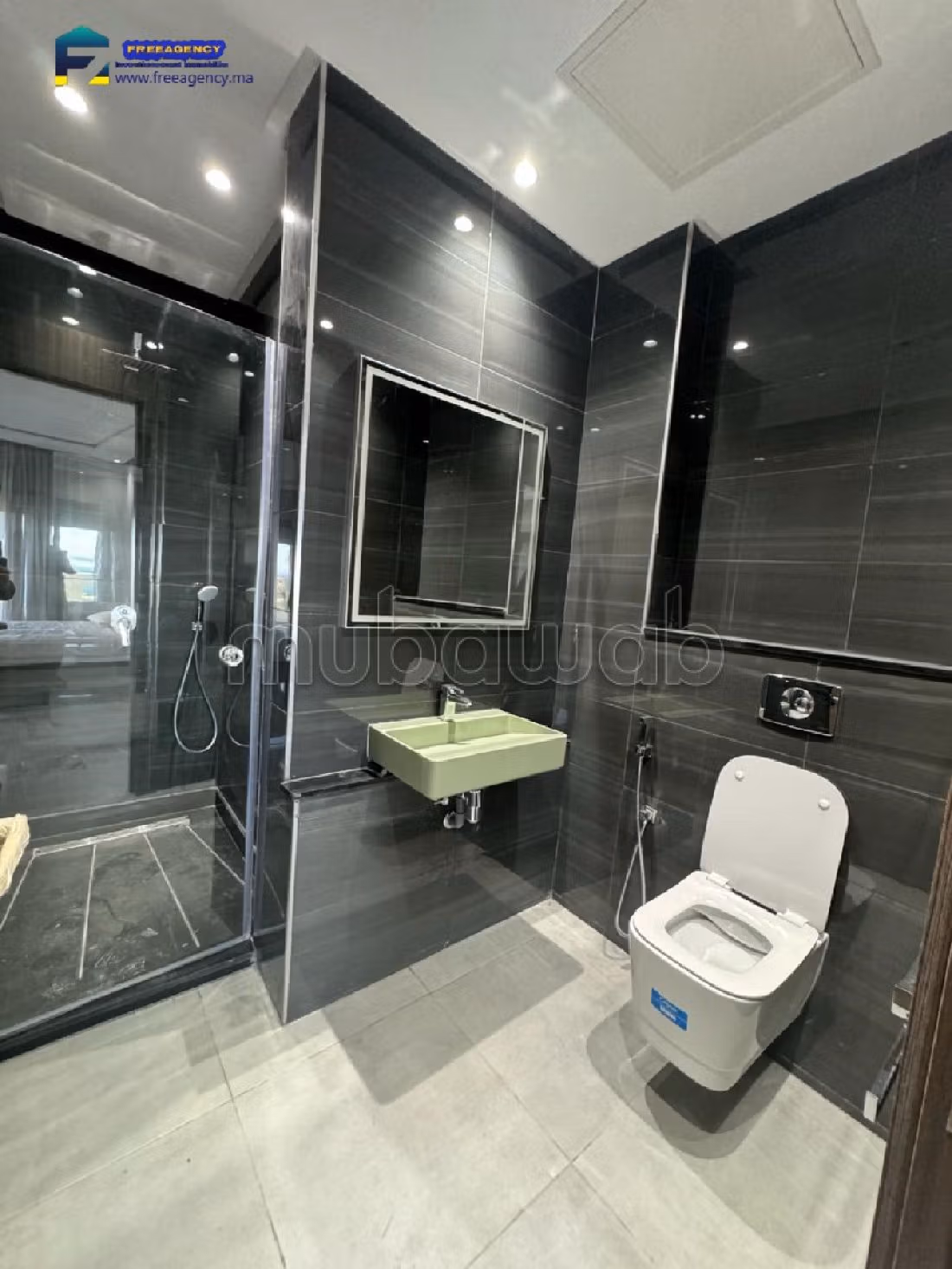 Villa en vente avec piscine privée en bord de mer