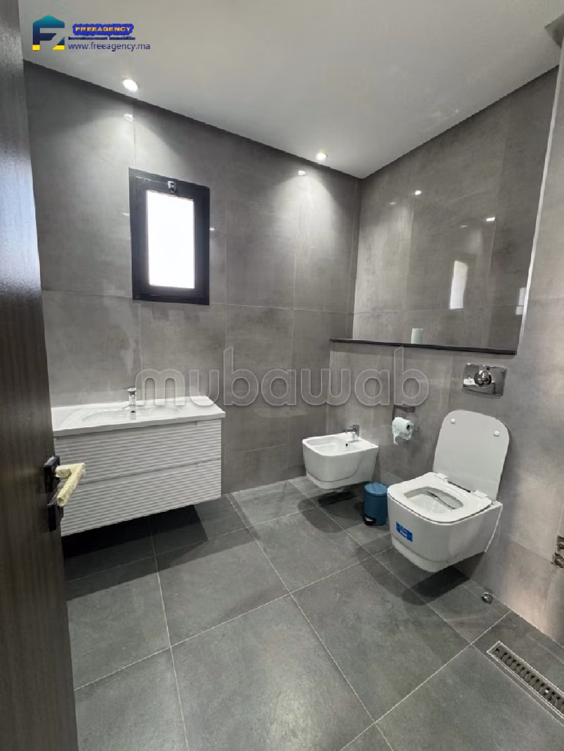 Villa en vente avec piscine privée en bord de mer