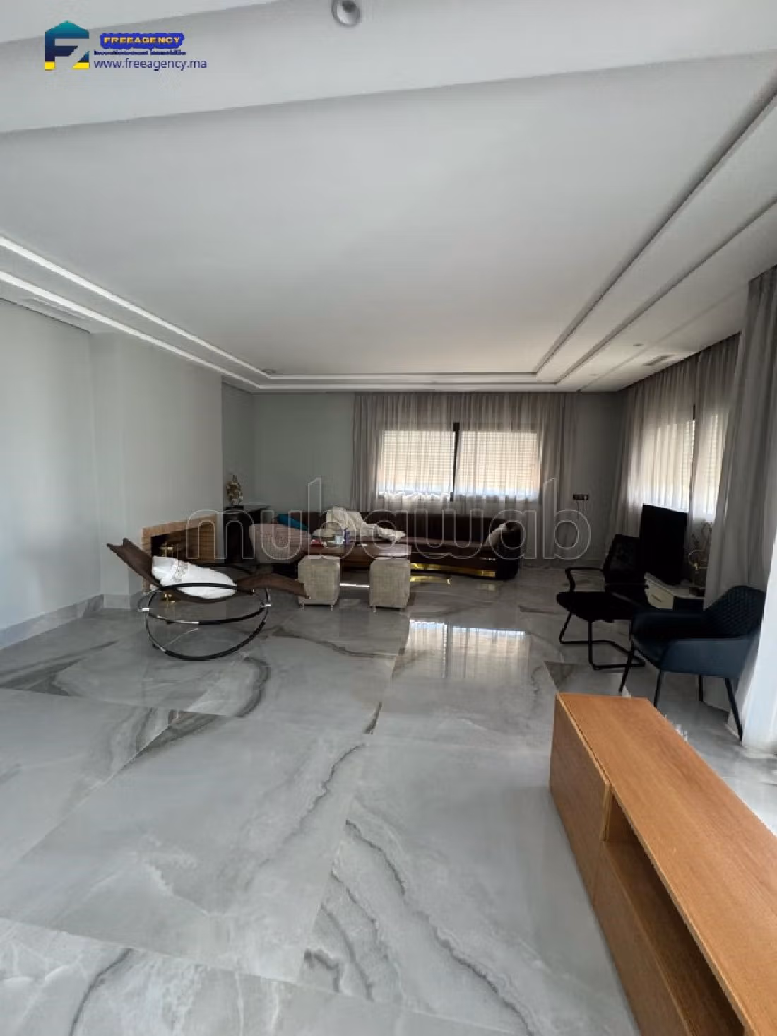 Villa en vente avec piscine privée en bord de mer