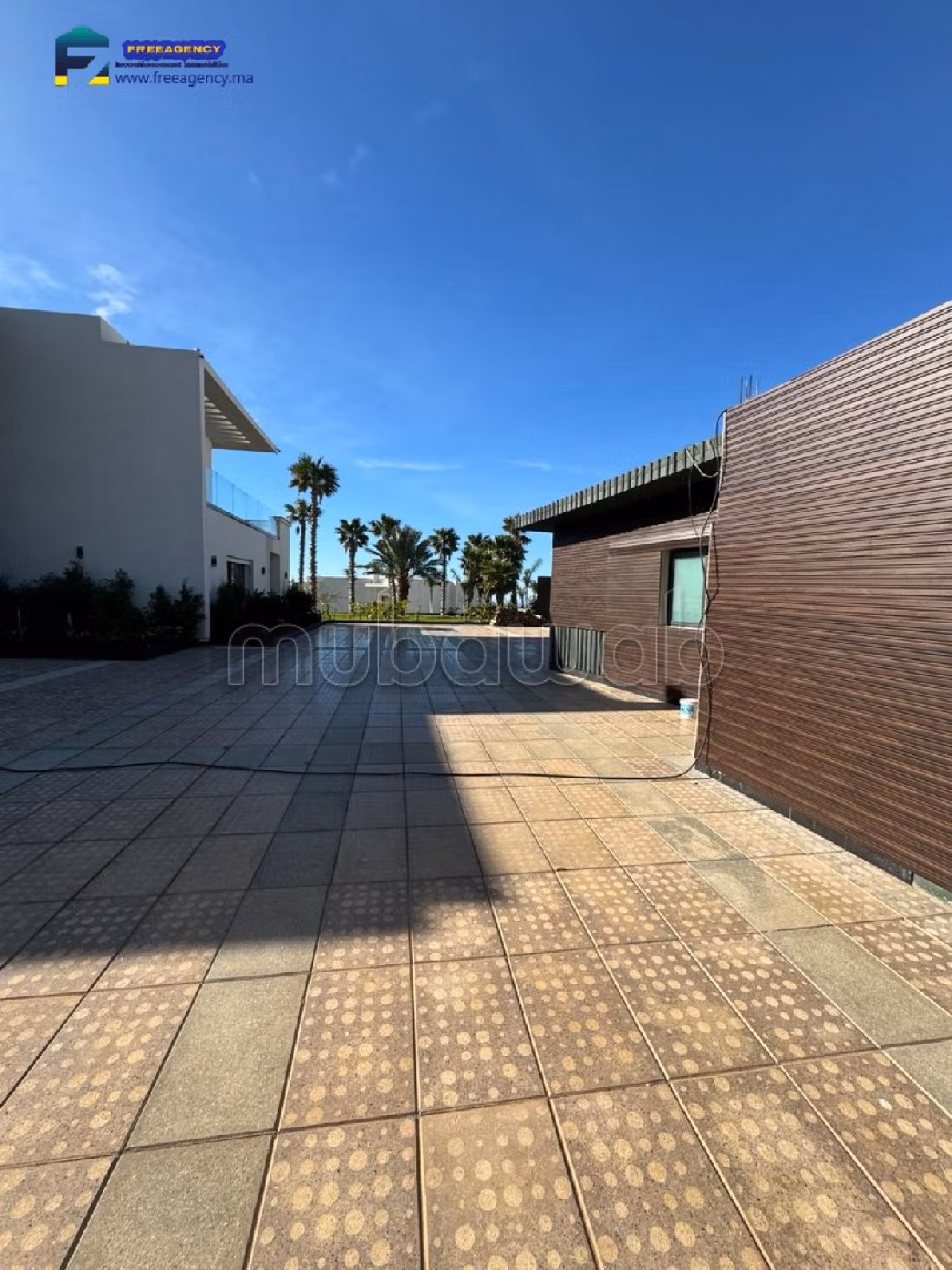 Villa en vente avec piscine privée en bord de mer