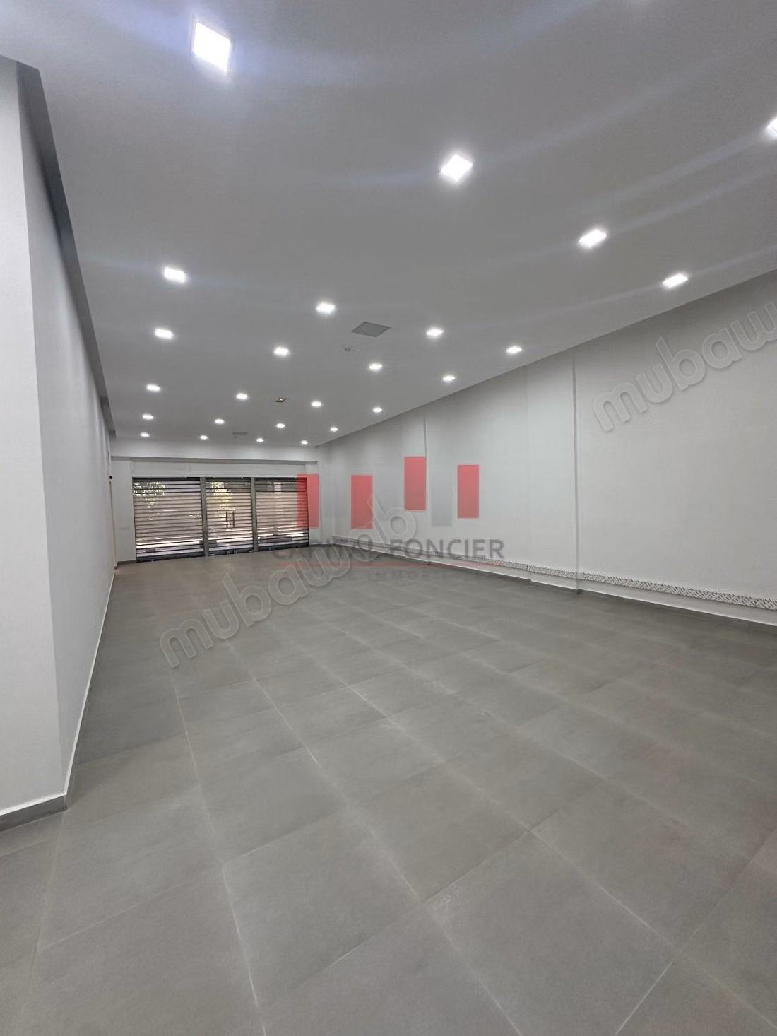 Building for professional use of 1800 m² of usable space for rent in the heart of Abdelmoumen neighborhood, adjacent to the tram