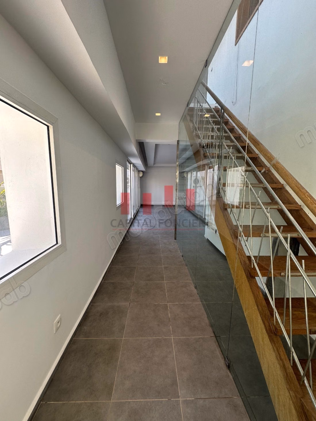 Building for professional use of 1800 m² of usable space for rent in the heart of Abdelmoumen neighborhood, adjacent to the tram