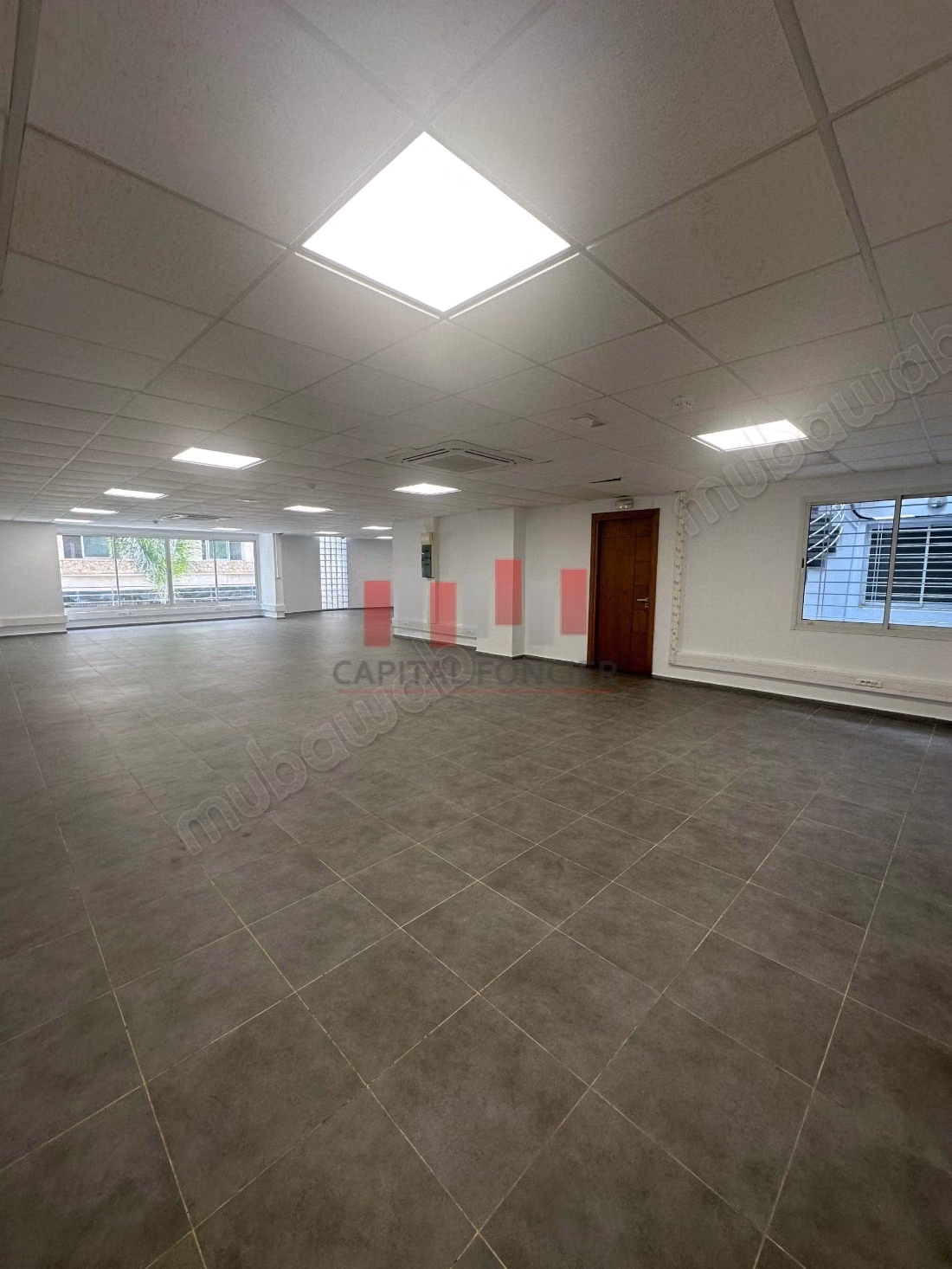 Building for professional use of 1800 m² of usable space for rent in the heart of Abdelmoumen neighborhood, adjacent to the tram