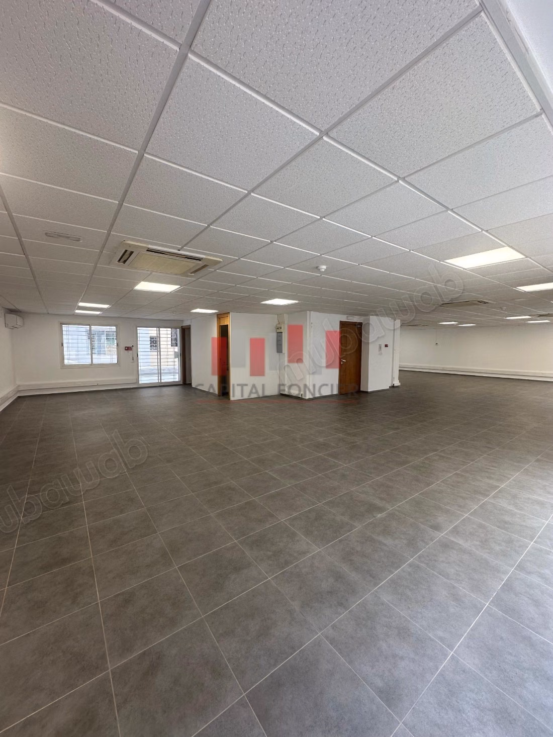 Building for professional use of 1800 m² of usable space for rent in the heart of Abdelmoumen neighborhood, adjacent to the tram