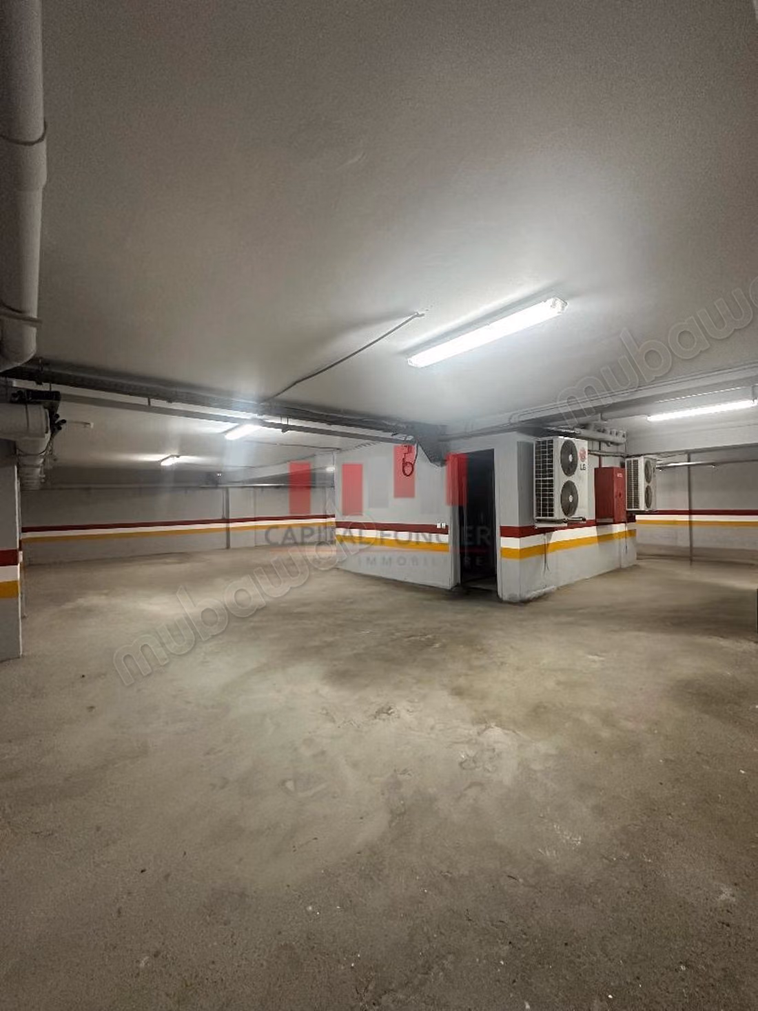 Building for professional use of 1800 m² of usable space for rent in the heart of Abdelmoumen neighborhood, adjacent to the tram