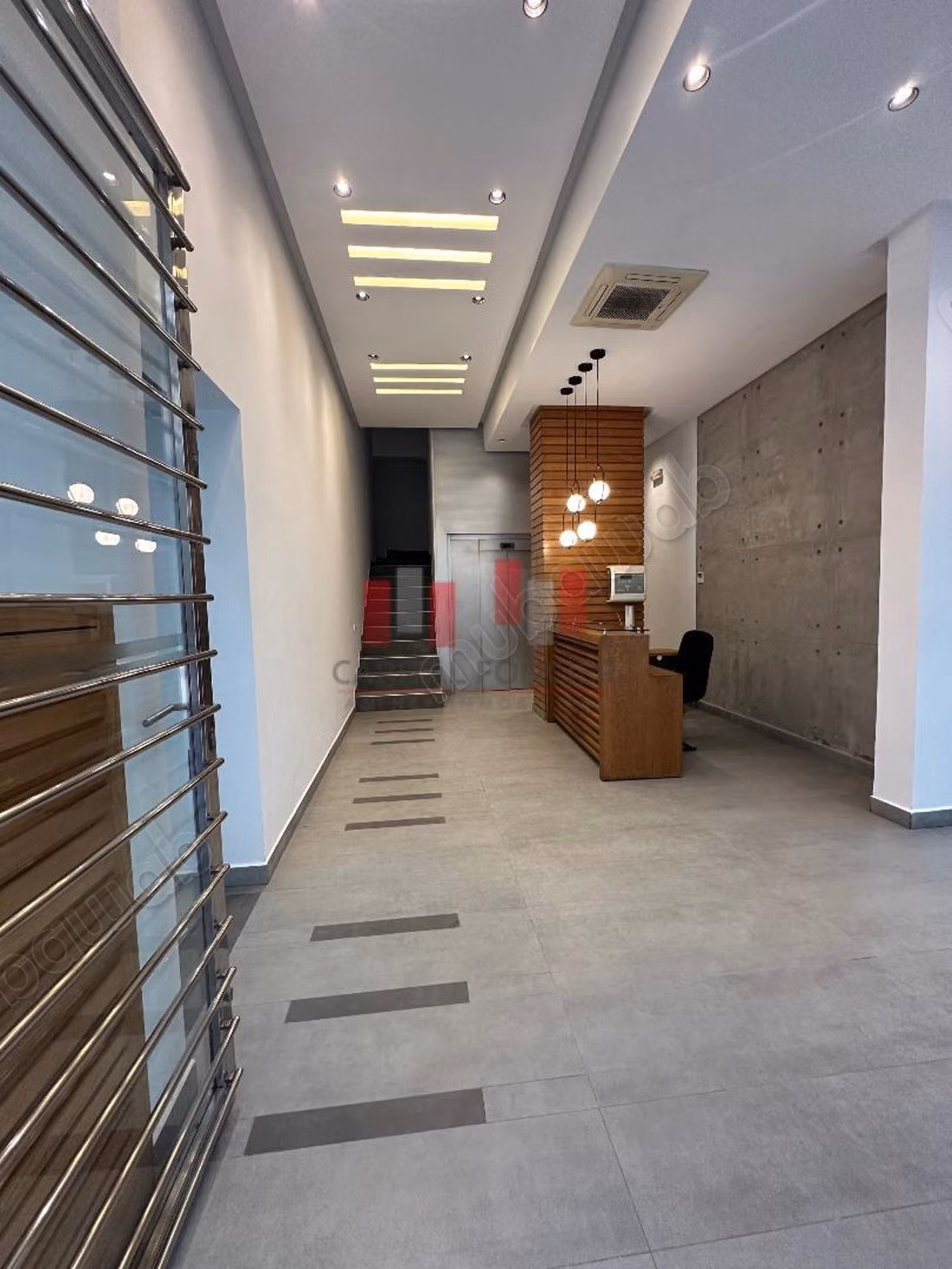 Building for professional use of 1800 m² of usable space for rent in the heart of Abdelmoumen neighborhood, adjacent to the tram