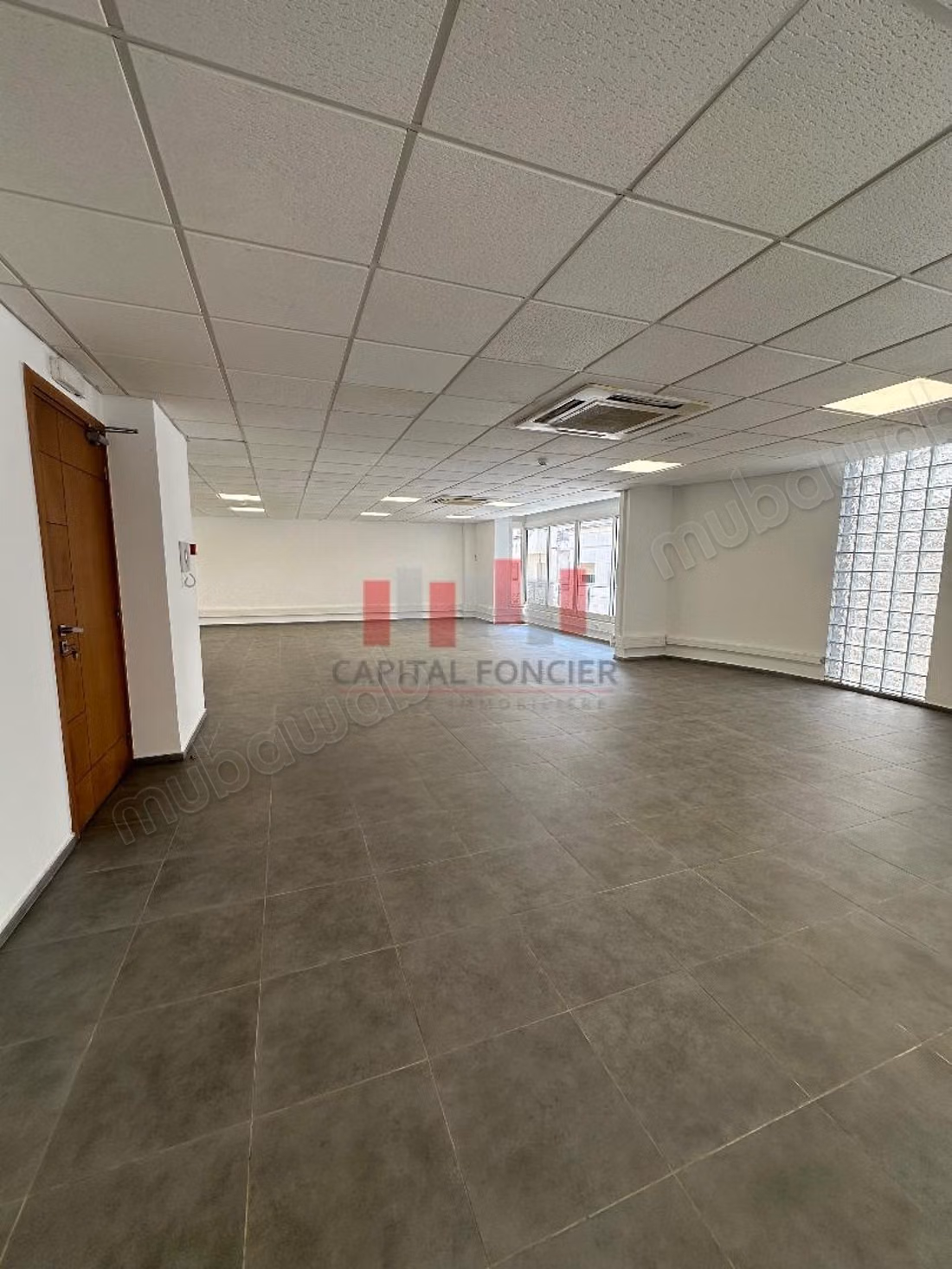Building for professional use of 1800 m² of usable space for rent in the heart of Abdelmoumen neighborhood, adjacent to the tram