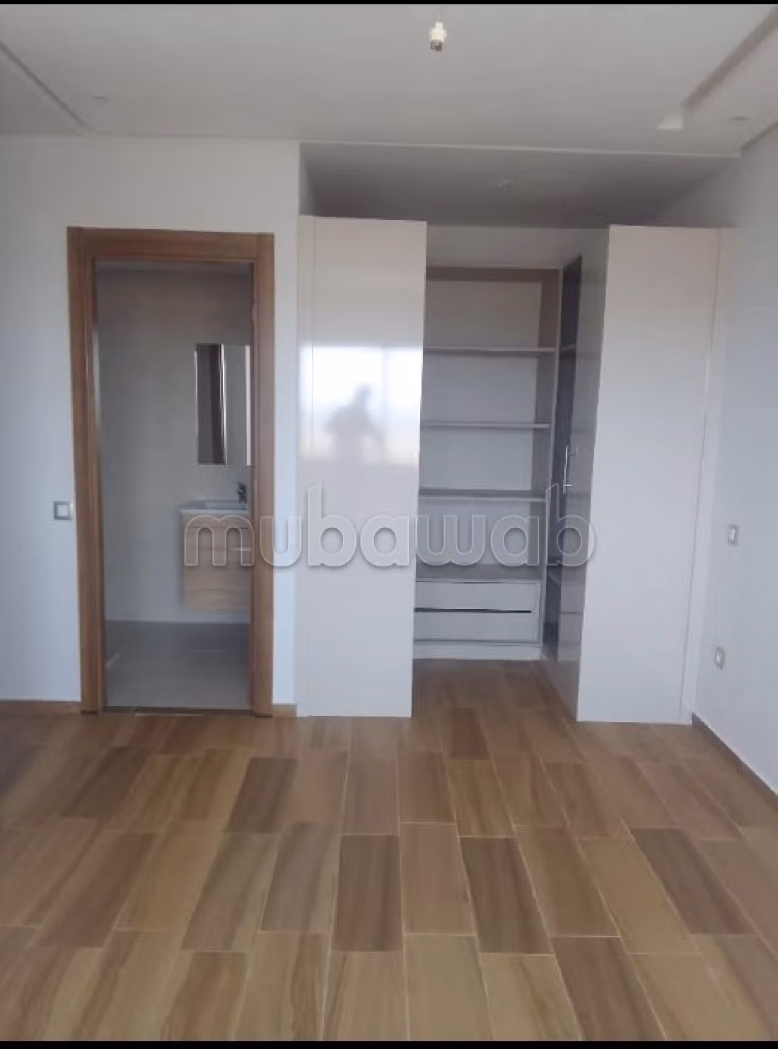 شقة جميلة للبيع بسيدي رحال. 2 غرف ممتازة. شرفة جميلة وحديقة. 