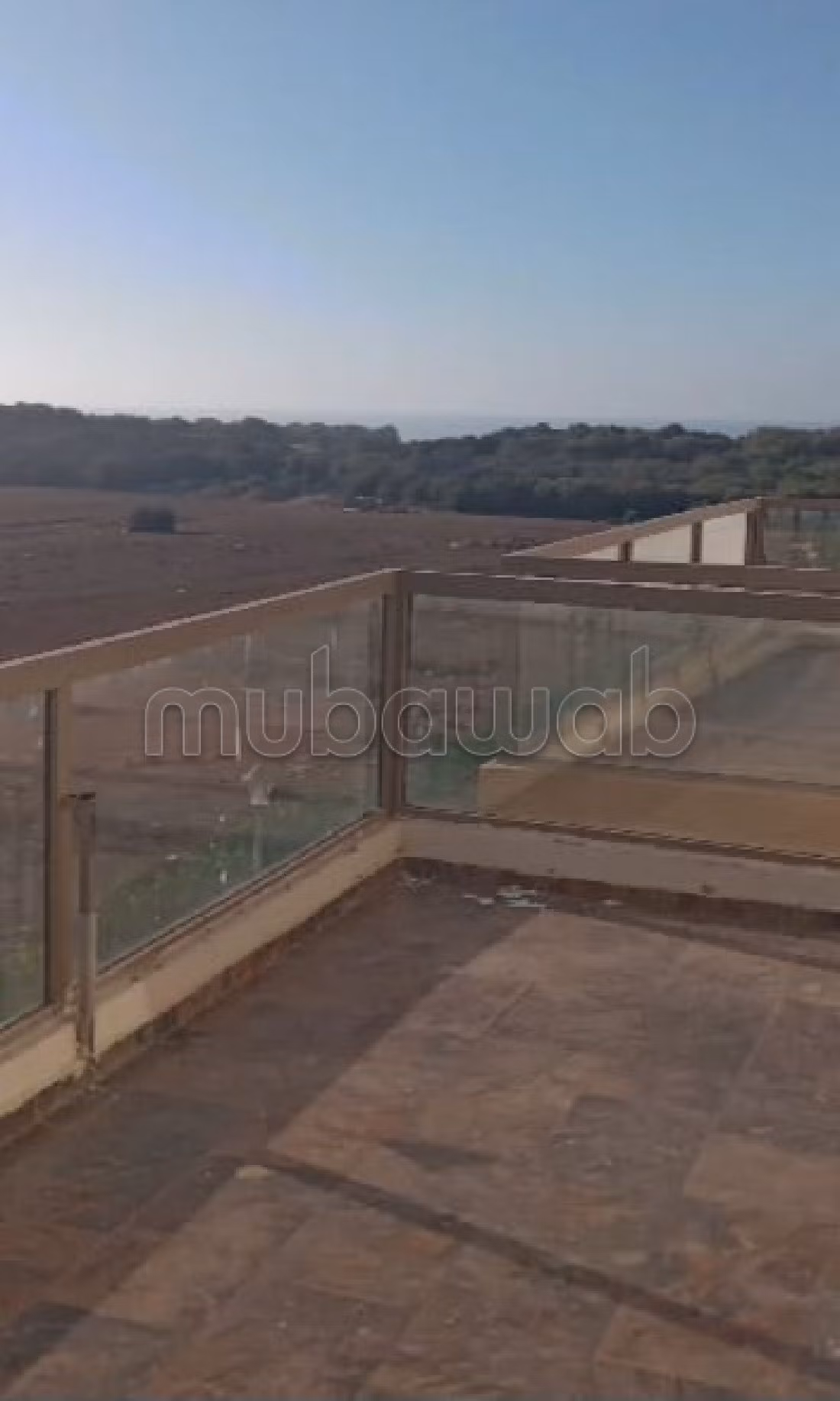 شقة جميلة للبيع بسيدي رحال. 2 غرف ممتازة. شرفة جميلة وحديقة. 