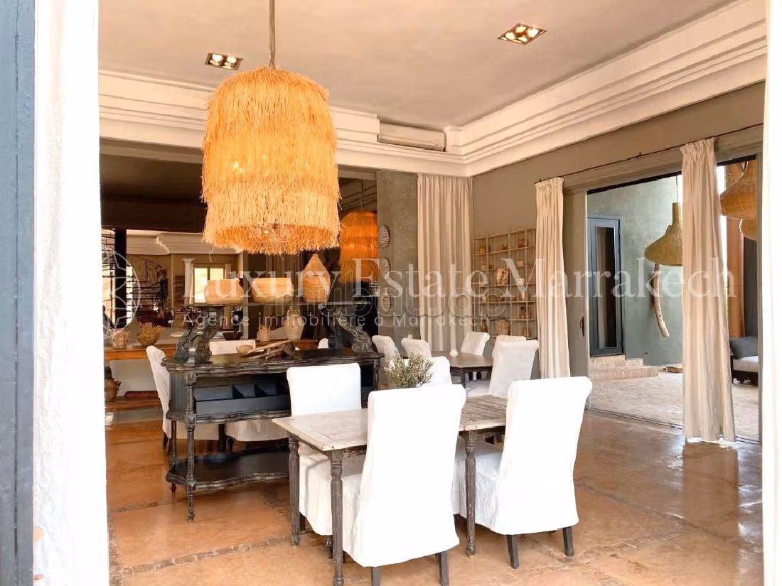 Magnífica villa en venta en Route de l'Ourika. Dimensión 1000 m². Bien amueblado. 