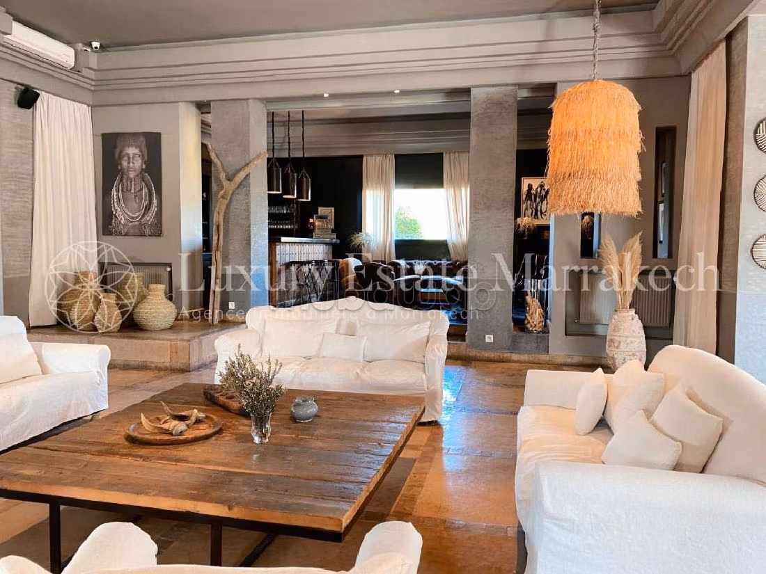 Magnífica villa en venta en Route de l'Ourika. Dimensión 1000 m². Bien amueblado. 