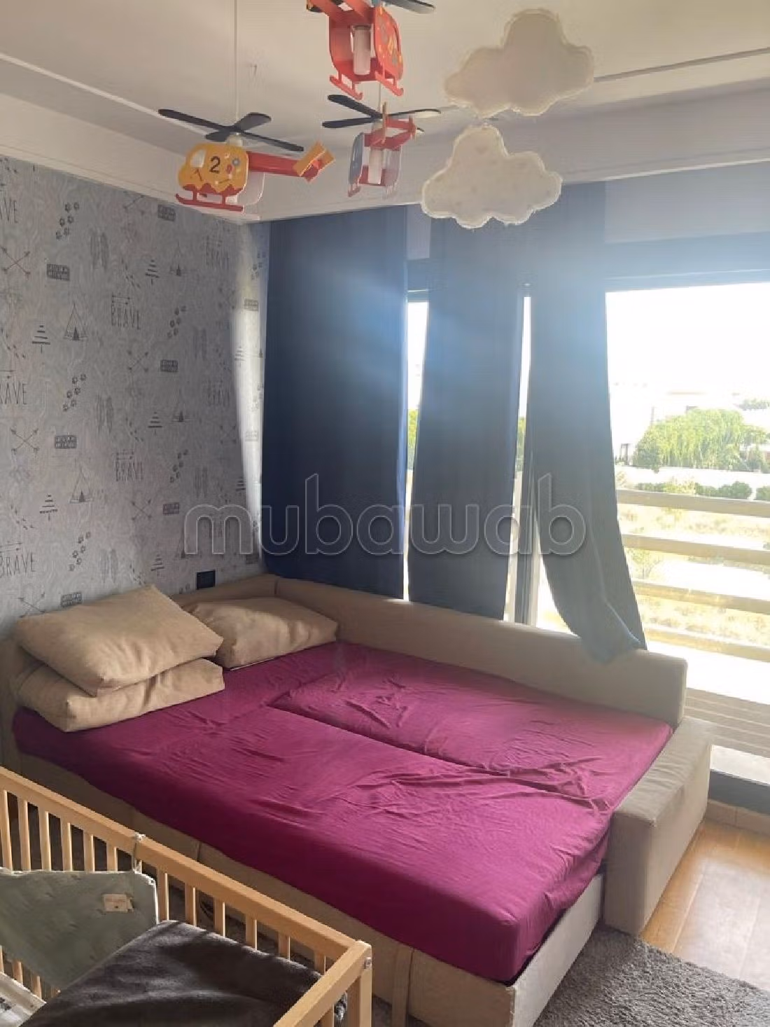 Sell apartment. 3 rooms. Caretaker service available, air conditioning. 