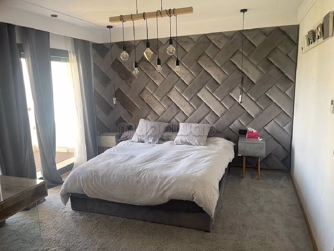 Sell apartment. 3 rooms. Caretaker service available, air conditioning. 