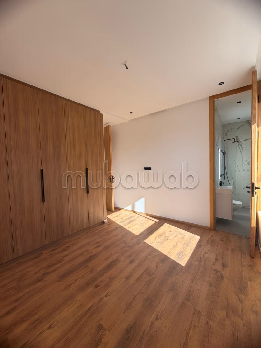 Se vende villa de lujo en Route de Tahanaout. 4 hermosas habitaciones. Servicio de chimenea y conserjería