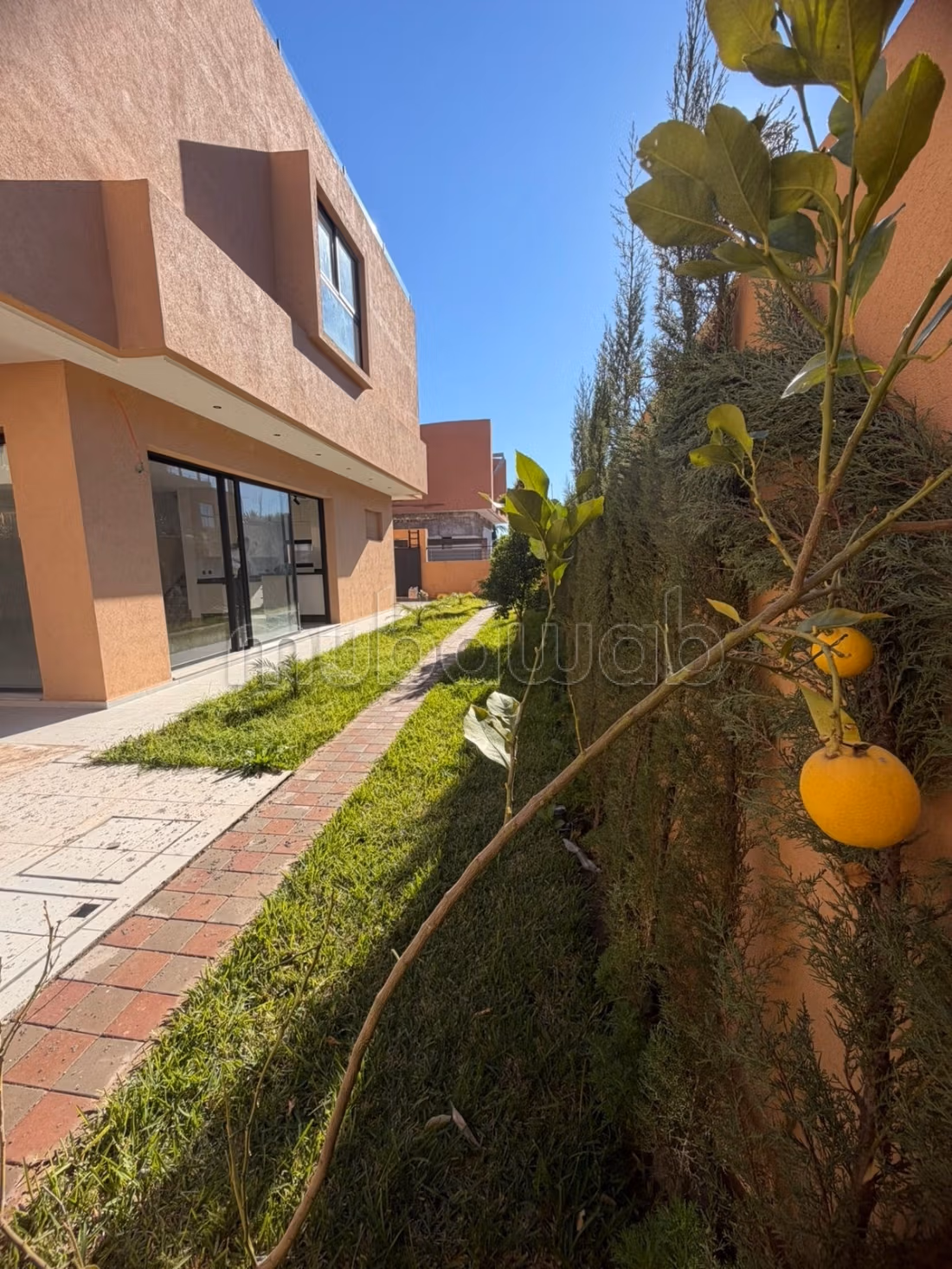 Se vende villa de lujo en Route de Tahanaout. 4 hermosas habitaciones. Servicio de chimenea y conserjería