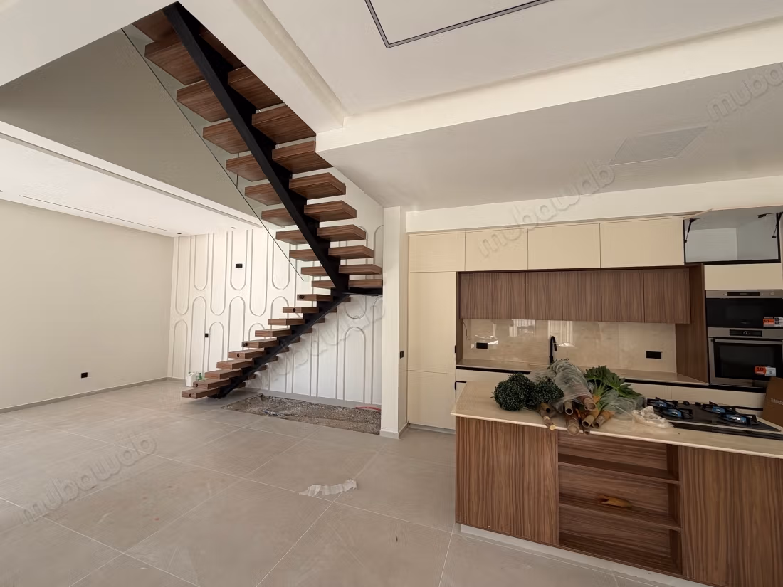 En vente excellente Villa moderne Neuve meublée de 3 vrais suites avec piscine privée dans une résidence fermée à 15 minutes du centre ville