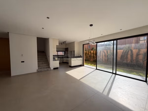 En vente excellente Villa moderne Neuve de 4 suites avec piscine privée dans une résidence fermée à 15 minutes du centre ville