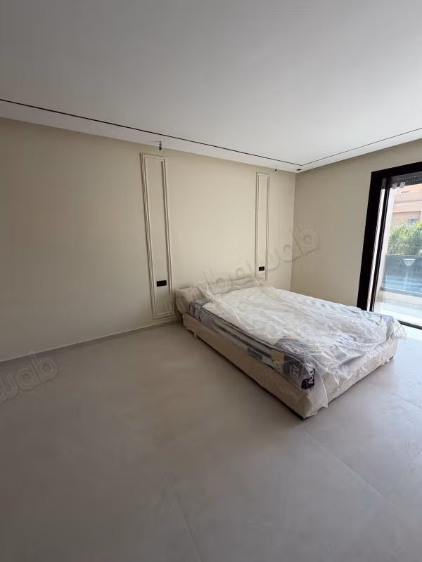 En vente excellente Villa moderne Neuve meublée de 3 vrais suites avec piscine privée dans une résidence fermée à 15 minutes du centre ville
