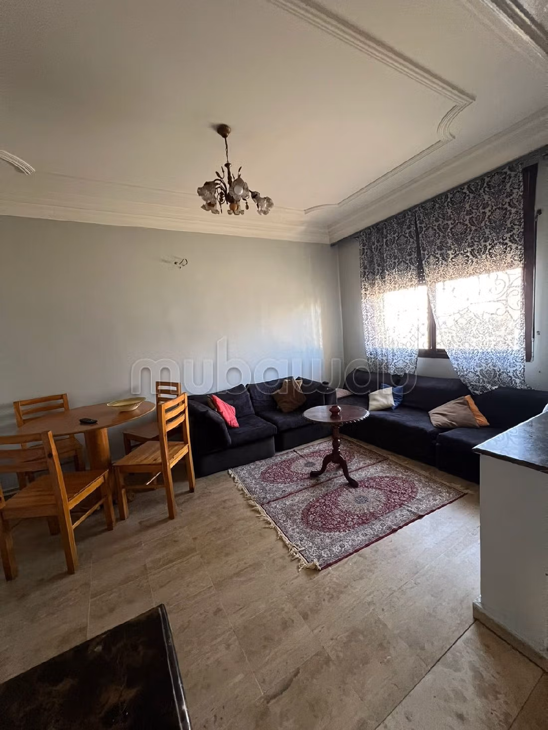 Piso en alquiler en Ain Diab. 6 habitaciones confortables. está amueblado con buen gusto. 