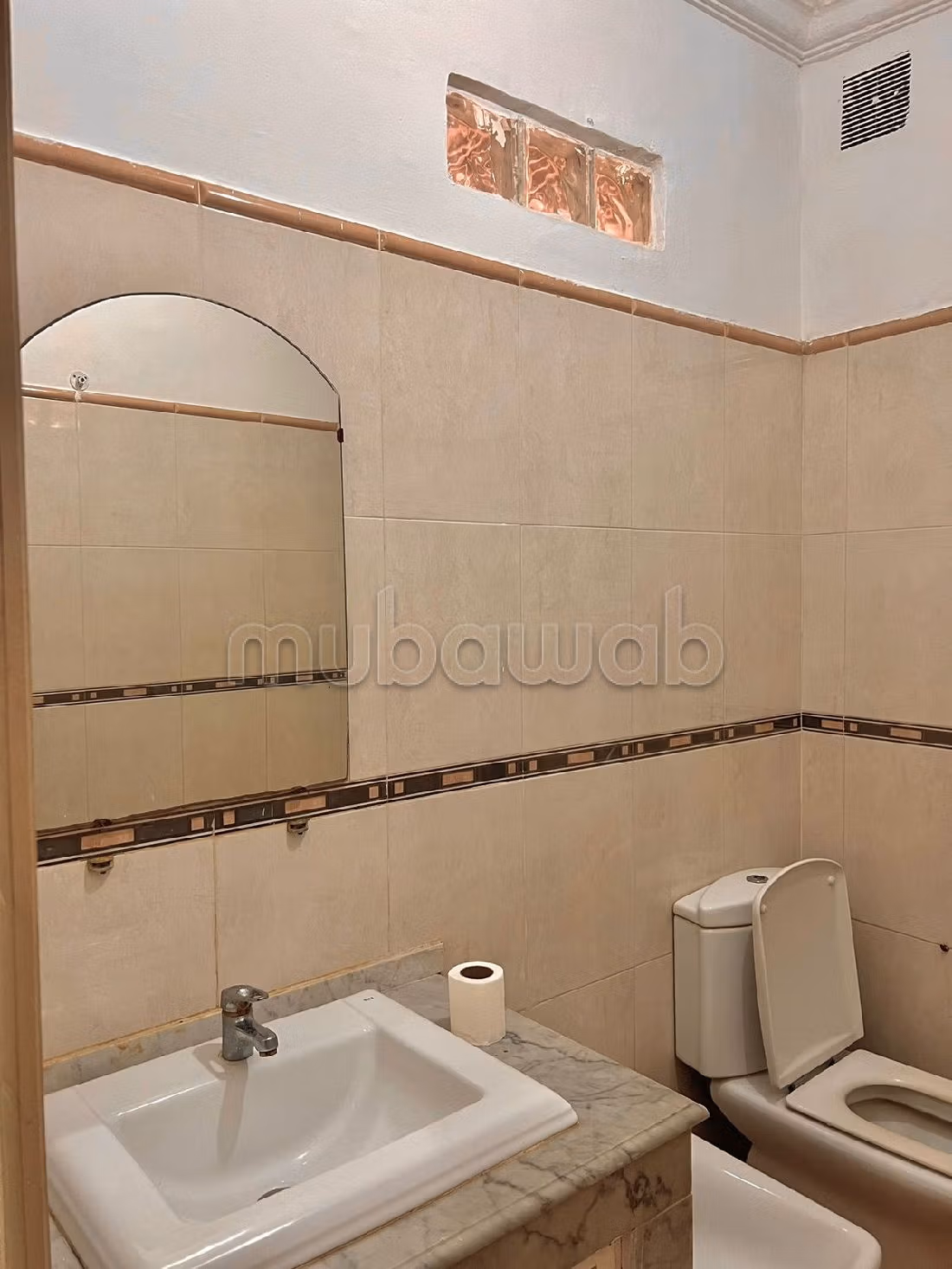 Piso en alquiler en Ain Diab. 6 habitaciones confortables. está amueblado con buen gusto. 