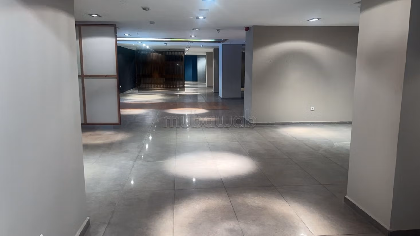 Locale commerciale in vendita a Racine Extension. Superficie 1200 m². 