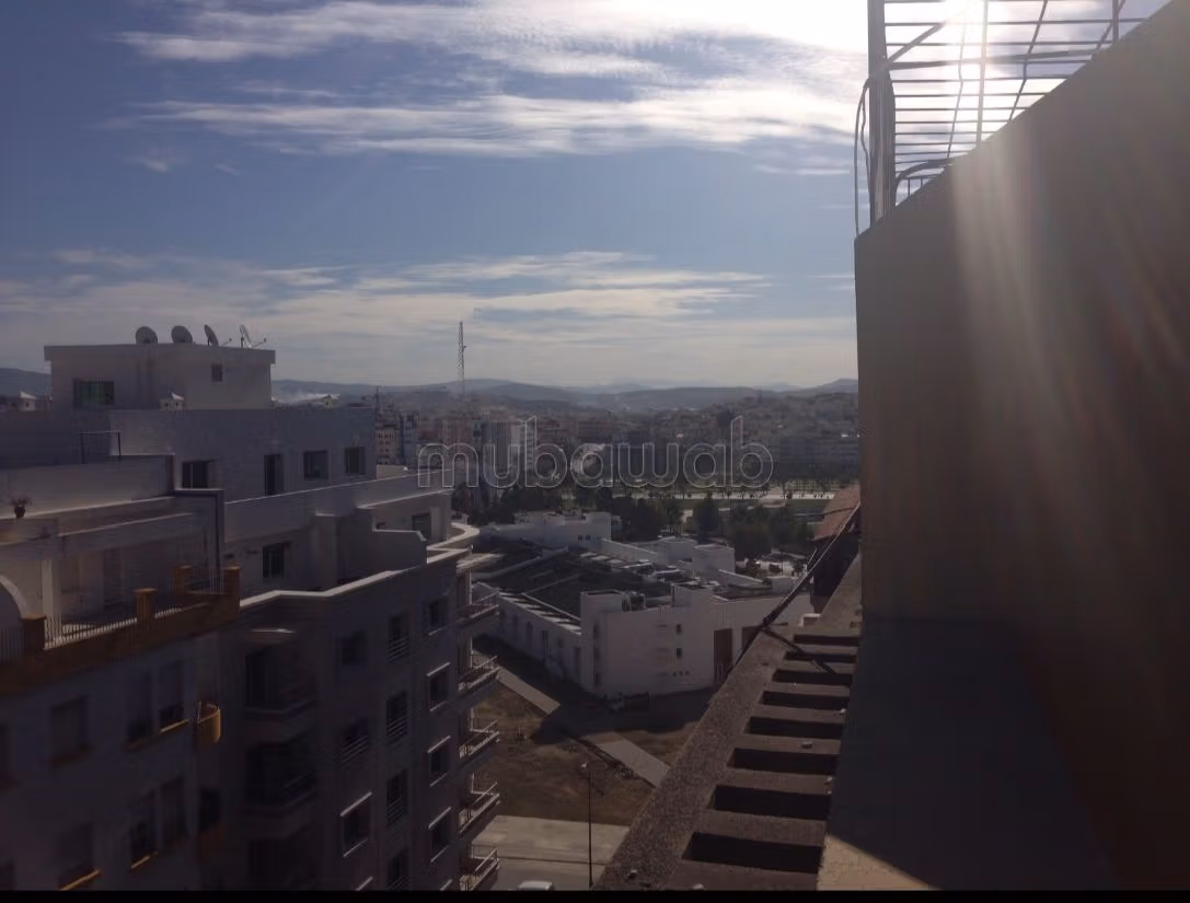 Bonito piso en venta en Castilla. Superficie 151 m². Mobiliario.