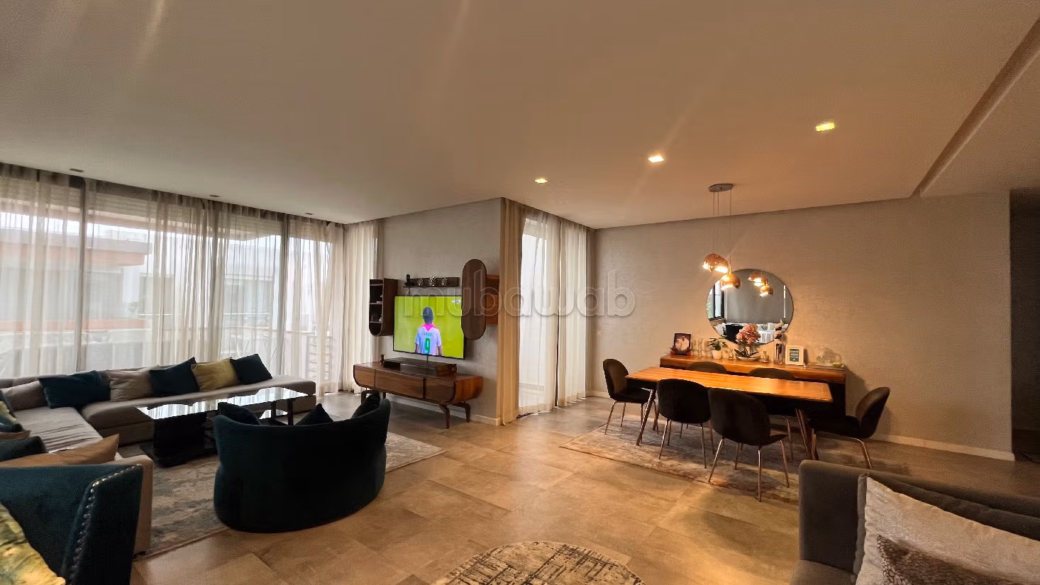 Splendido appartamento in vendita. 4 ampi locali. Giardino, terrazzo. 