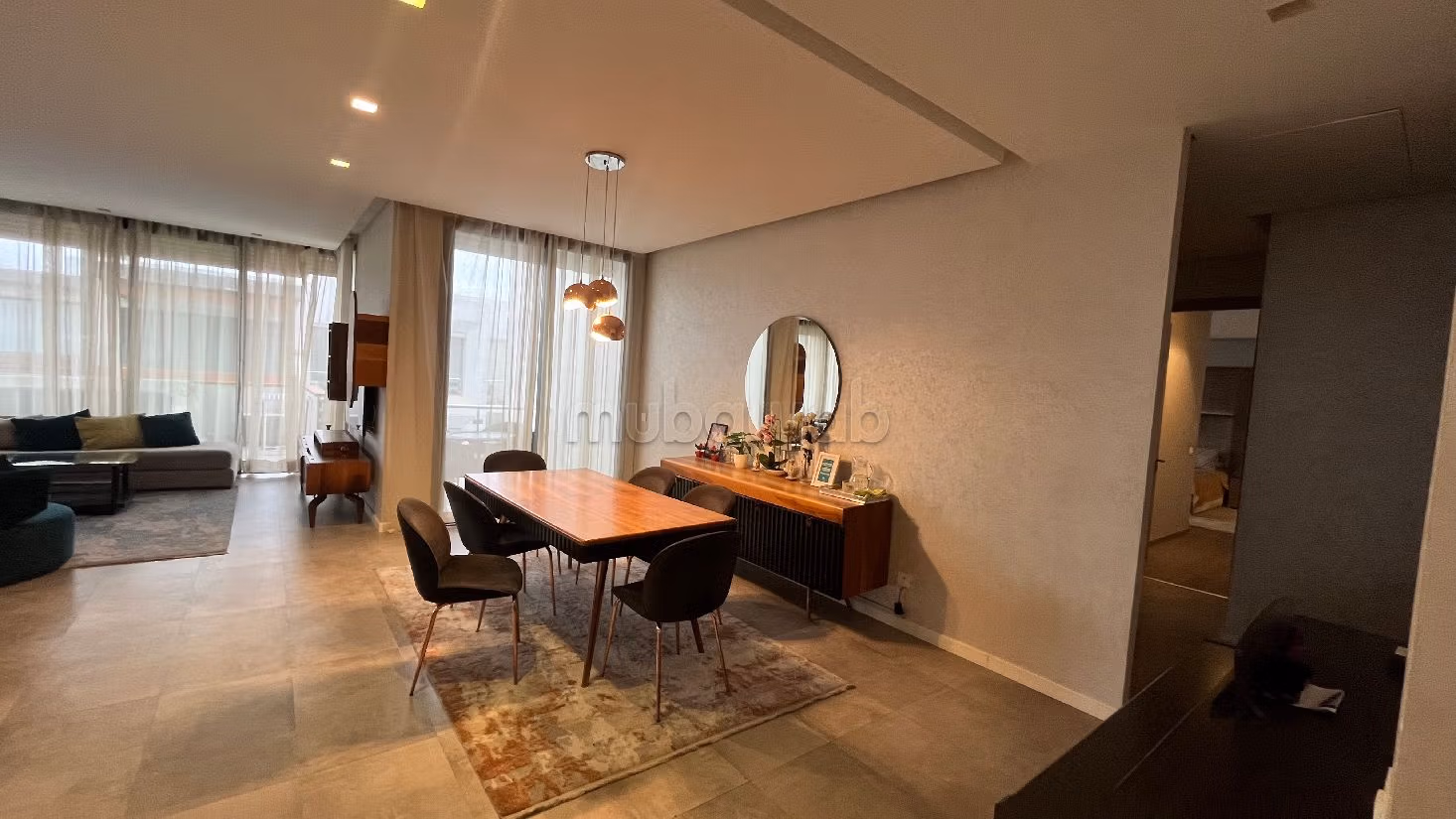 Splendido appartamento in vendita. 4 ampi locali. Giardino, terrazzo. 