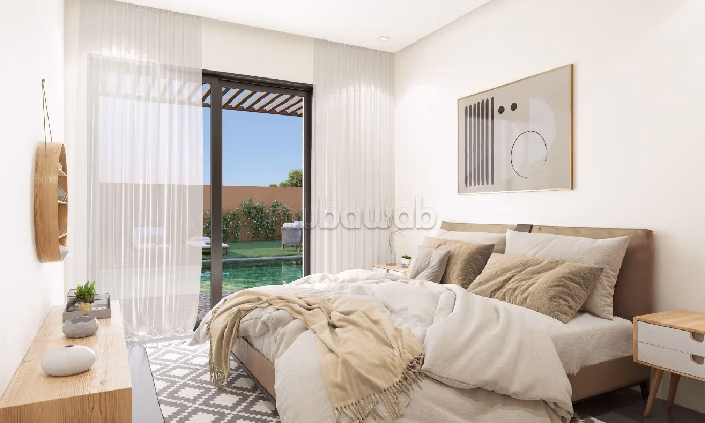 Suntuosa villa en venta. 6 habitaciones grandes. Espacio verde, balcón. 