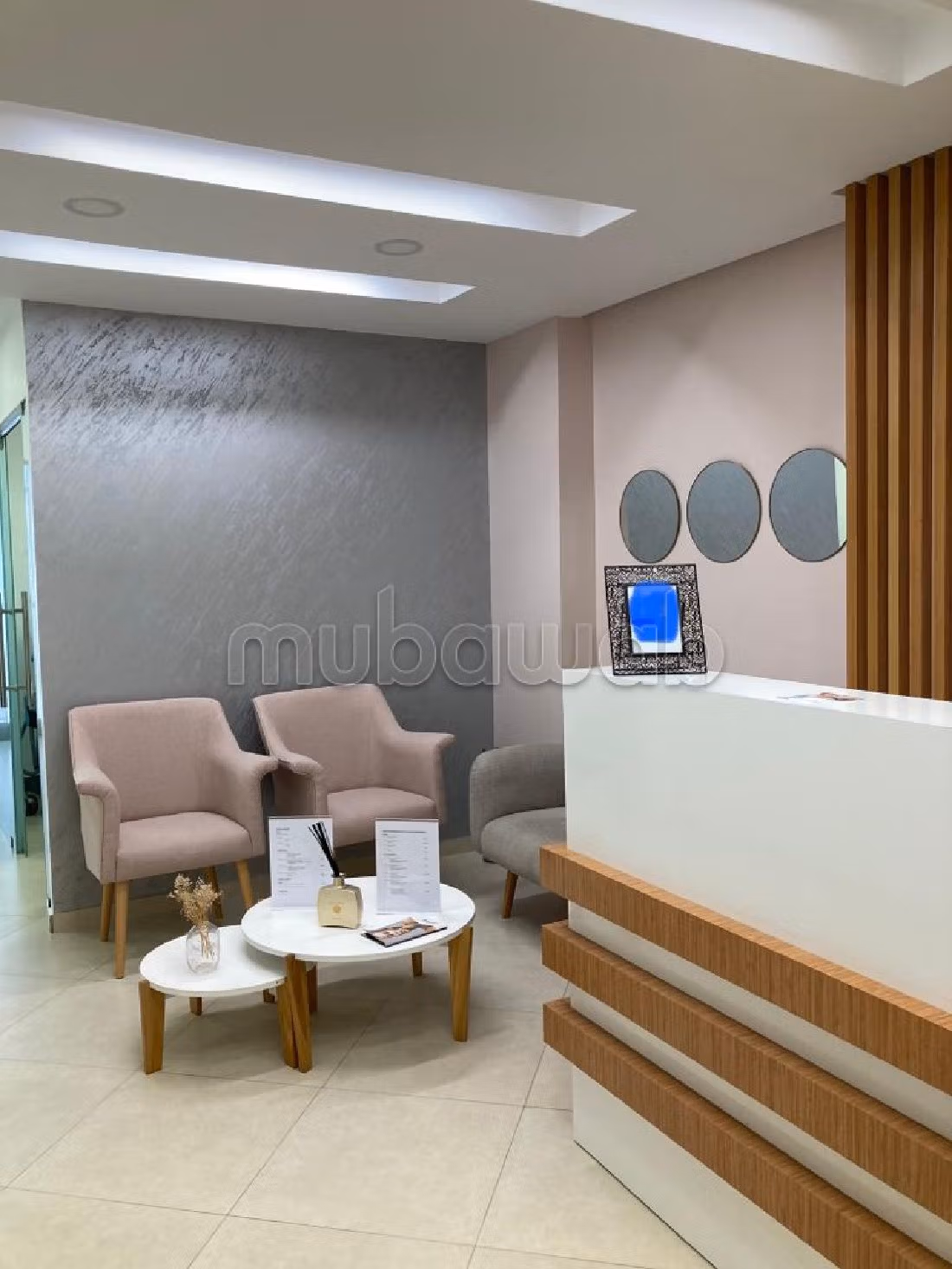 Offices for rent in Maârif. Surface area 97 m². 