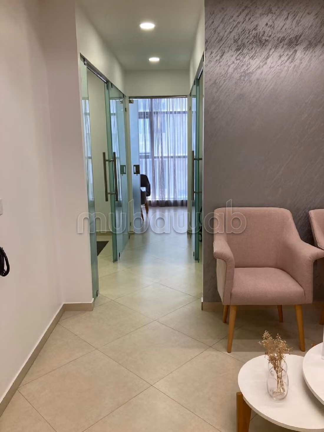 Offices for rent in Maârif. Surface area 97 m². 